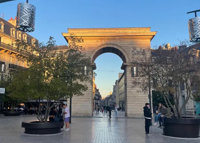 Les Jardins Secrets - Gare & Centre By Apartament Dijon